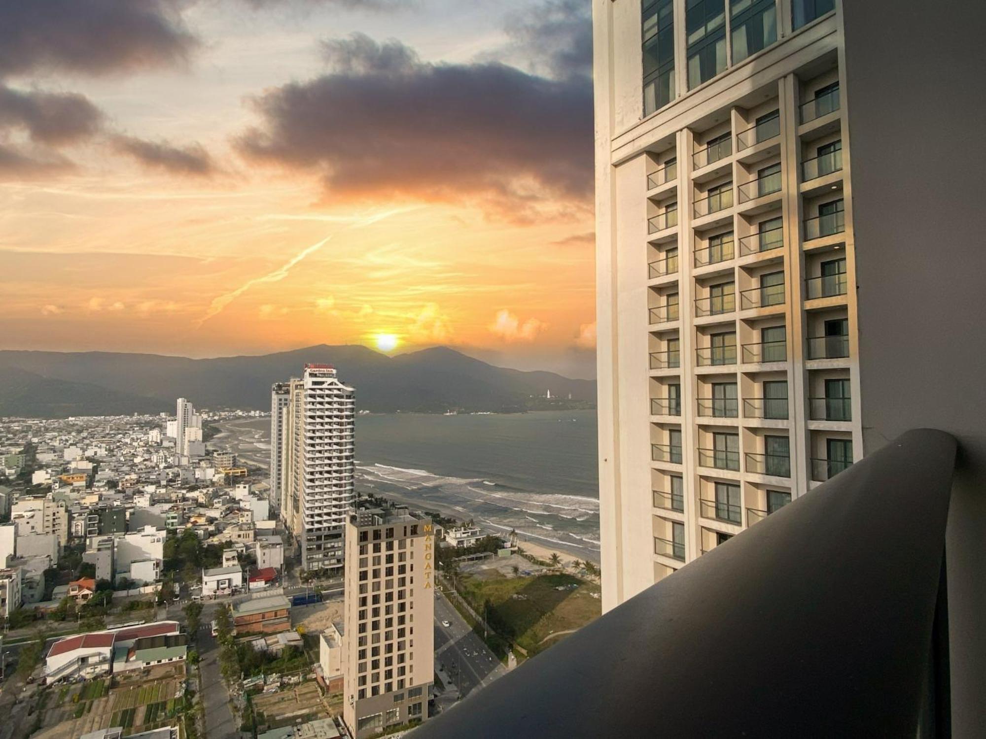 Luxury Apartment - Rooftop Swimming Pool - Beach Front - Hinata Apartment Da Nang Luaran gambar